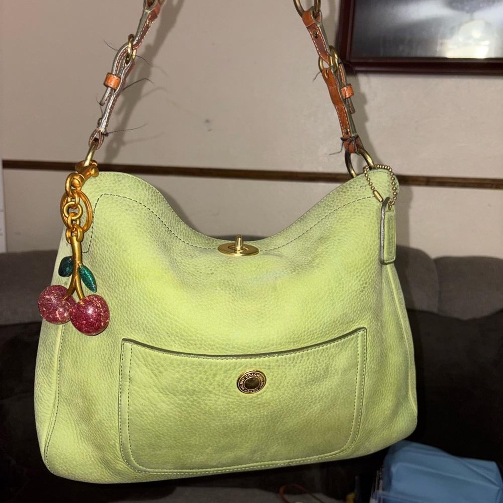 Coach bag with turn lock